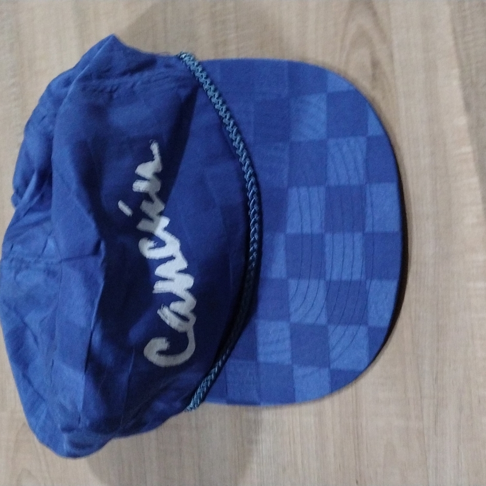 Vintage cancun trucker hat